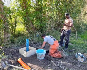 Installation des piézomètres par le prestataire Aquitaine Environnement