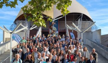 Les Participants du 18e séminaire national Ramsar Marais poitevin devant la salle de La Sirène à La Rochelle