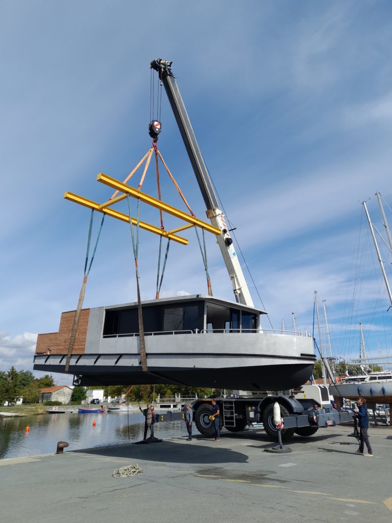 Croisières sur la Sèvre niortaise : le premier bateau à propulsion  électrique mis à l'eau